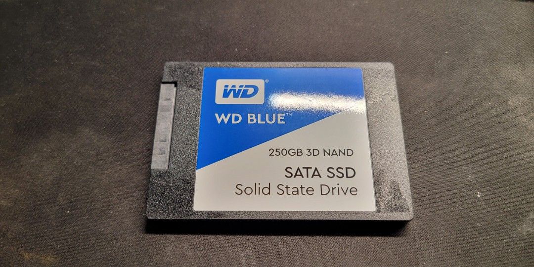 由 guan7777 (刊登 ID 1375993211，圖片 1) 提交，位於 新北市 (New Taipei) 的 WDBLUE 250G 3D NAND (類別：硬碟及儲存裝置)，說明：WD BLUE 規格 3D NAND SATA SSD Solid State Drive 可以自取 可以議價 健康度如圖片。