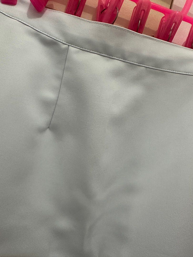 White Skirt Uniform (Armani) (Category: Skirts) located in Quezon City. Submitted by jinny116 (Listing ID 1375942581, Image 2). Description: This was tailored for me (I have three of them), but I never really got to use it since I prefer wearing pants. Original price was ₱850 (each) quite pricey 😅— but the fabric is thick and exactly similar to what’s used in doctors’ coats (ARMANI). Best fits waist size 27–28. DM me if you’re interested!.