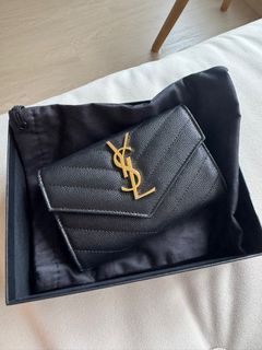 (Category: ) located in . Submitted by clearmywardrobesize.xs.s (Listing ID 1374459922, Image 1). Description: .