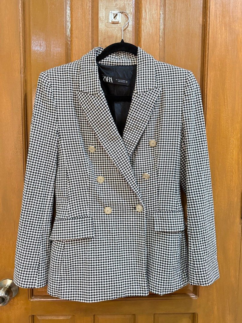 Zara double breasted blazer gingnam M-L (Category: Coats, Jackets and Outerwear) located in Angono. Submitted by declutterWithKaye (Listing ID 1375900555, Image 1). Description: Medium on tag upto large kasha.