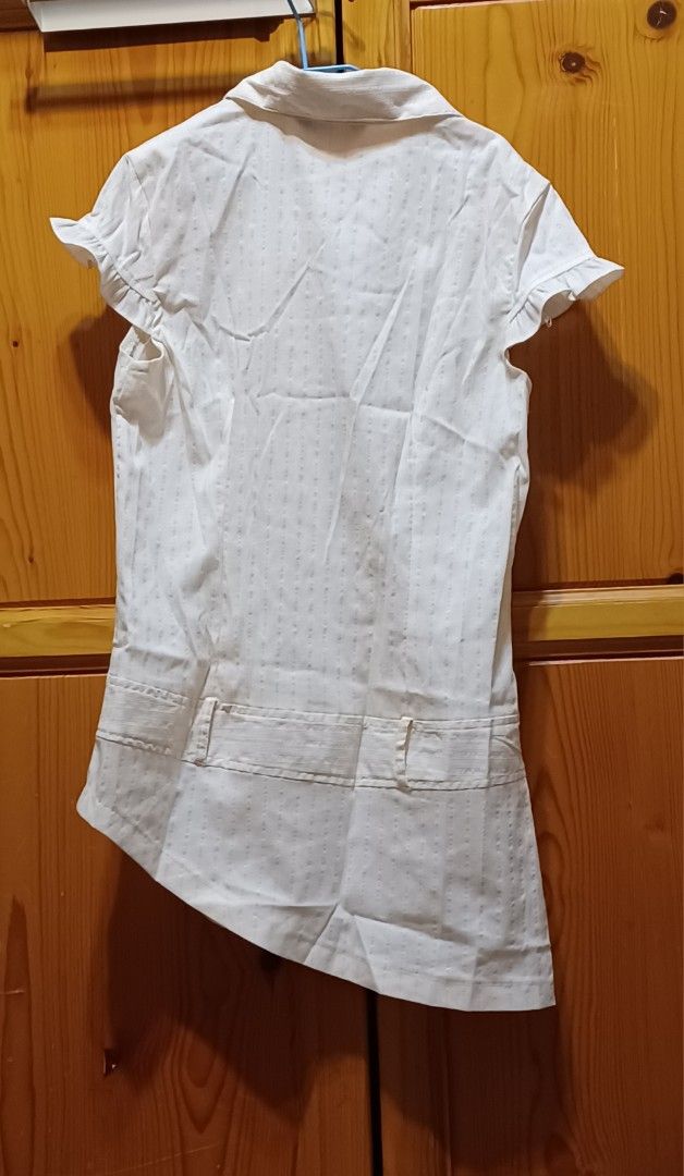 由 yun15962535 (刊登 ID 1376136944，圖片 2) 提交，位於 新北市 (New Taipei) 的 120公分左右 童裝 長版上衣 二手 (類別：嬰兒及兒童流行時尚)，說明：整理家裡 找到很多小朋友的衣服 歡迎參觀選購 賣場內的童裝 3 件以上 95 折，5 件以上 9 折，選好後私訊跟我說，幫你更改價格 衣服褲子裙子滿兩百出貨。