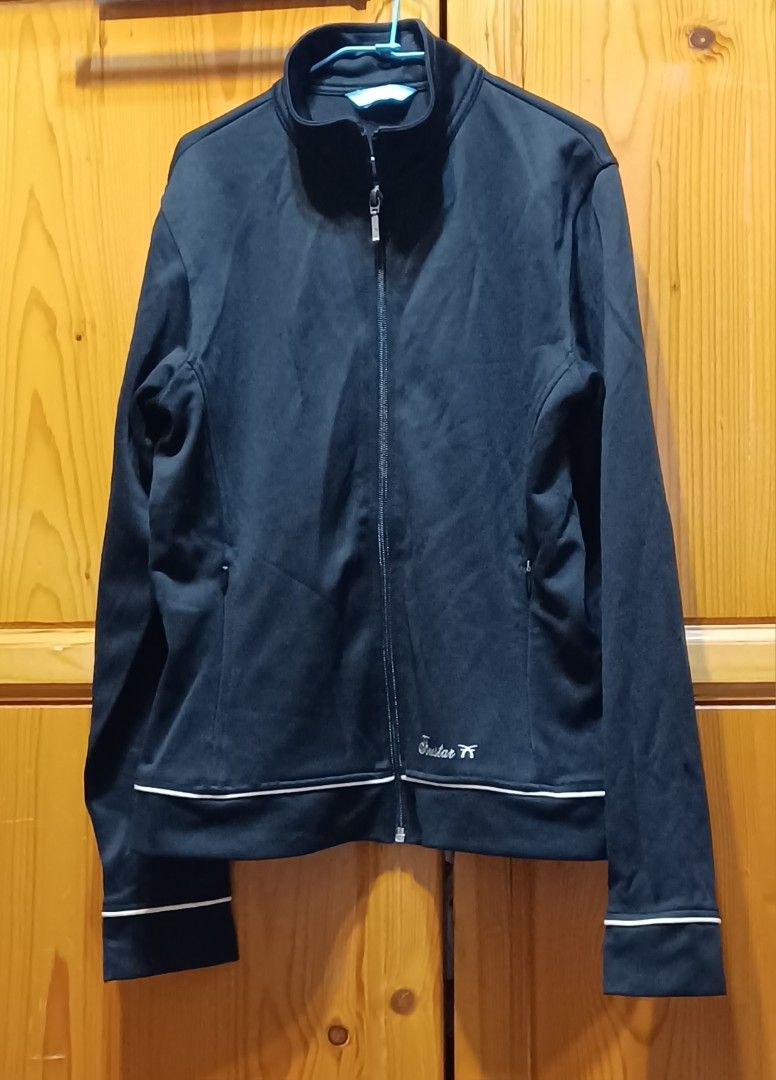 由 yun15962535 (刊登 ID 1376136072，圖片 1) 提交，位於 新北市 (New Taipei) 的 130公分左右 童裝 外套 二手 (類別：嬰兒及兒童流行時尚)，說明：整理家裡 找到很多小朋友的衣服 歡迎參觀選購 賣場內的童裝 3 件以上 95 折，5 件以上 9 折，選好後私訊跟我說，幫你更改價格 衣服褲子裙子滿兩百出貨。
