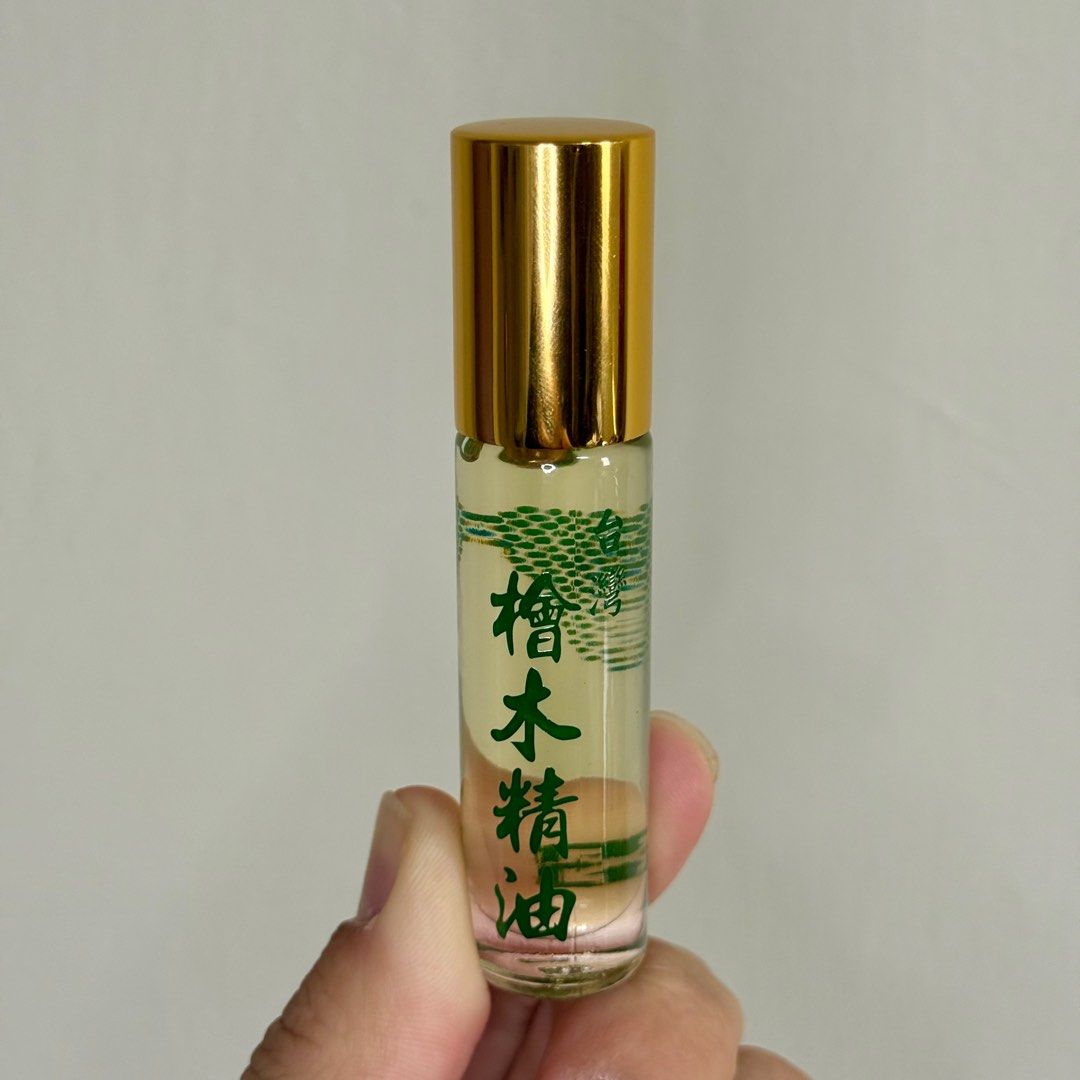 由 xasrv (刊登 ID 1376035722，圖片 2) 提交，位於 屏東縣 (Pingtung) 的 聞過都說讚！頂級黃檜檜木精油 (類別：按摩紓緩用品)，說明：聞過都說讚！頂級黃檜檜木精油 真正的台灣黃檜香氣💯 ✔ 100%純天然黃檜精油 ✔ 無人工香料｜冷壓萃取 ✔ 紓壓助眠｜淨化空間｜提升氣場 長輩、小孩、過敏體質都適合！一瓶10ml滾珠瓶可以用很久～一瓶市價250！結緣只要180‼️買多有優惠！屏東市可面交也可以幫寄送～。
