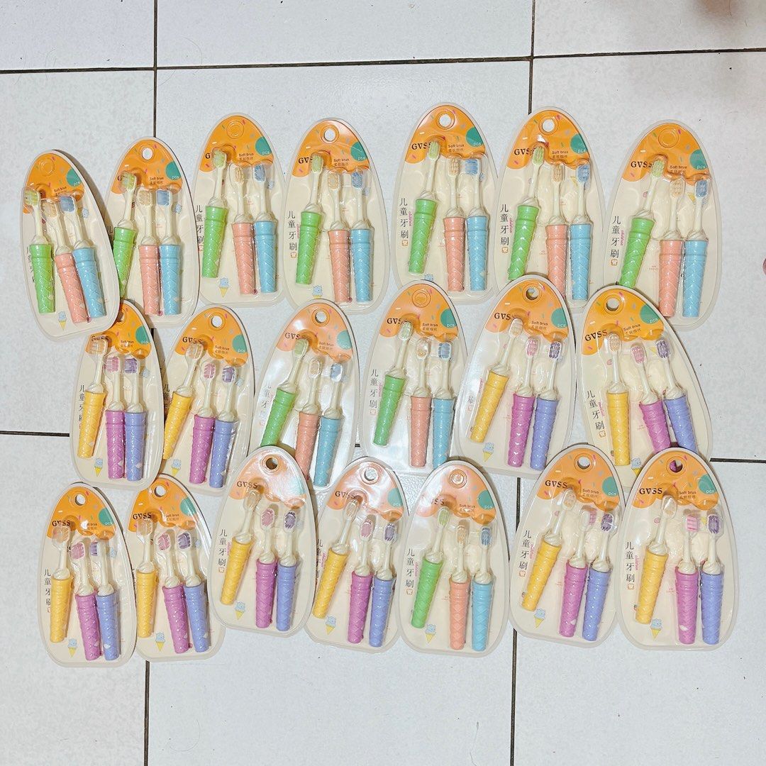 由 123bbbshop (刊登 ID 1376068080，圖片 2) 提交，位於 台北市 (Taipei) 的 台灣現貨🌈兒童彩虹冰淇淋牙刷🍦🪥 (類別：清潔用品)，說明：🌈兒童彩虹冰淇淋牙刷🍦🪥 可以讓小朋友愛上刷牙的牙刷🦷 造型可愛~~ 小朋友不再抗拒刷牙🦷🤗🤗 適用3至12歲👶🏻👶🏻 不掉毛筆不炸毛 柔軟舒適 一一組6️⃣支只要💰79元‼️‼️ 一組6️⃣支只要💰79元‼️‼️ 一組6️⃣支只要💰79元‼️‼️。
