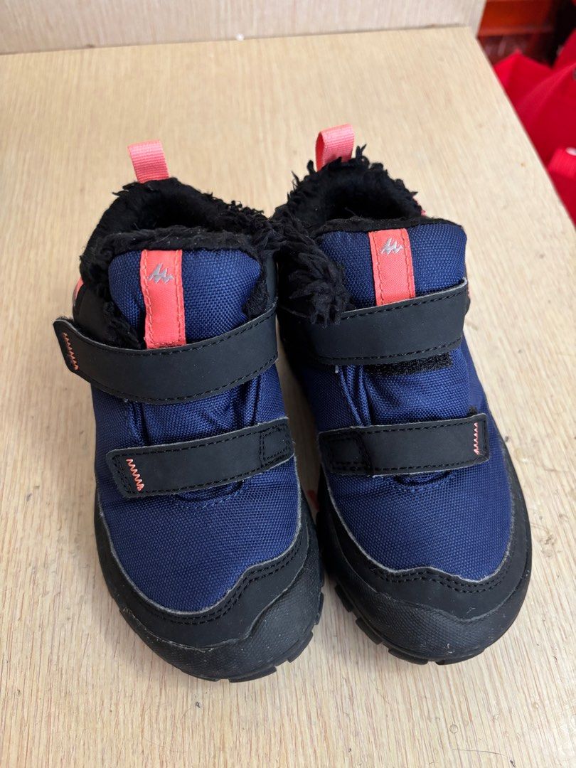 由 hanting220 (刊登 ID 1376076782，圖片 1) 提交，位於 桃園市 (Taoyuan) 的 Quechua迪卡儂 兒童雪靴 (類別：嬰兒及兒童流行時尚)，說明：保存良好 18cm。