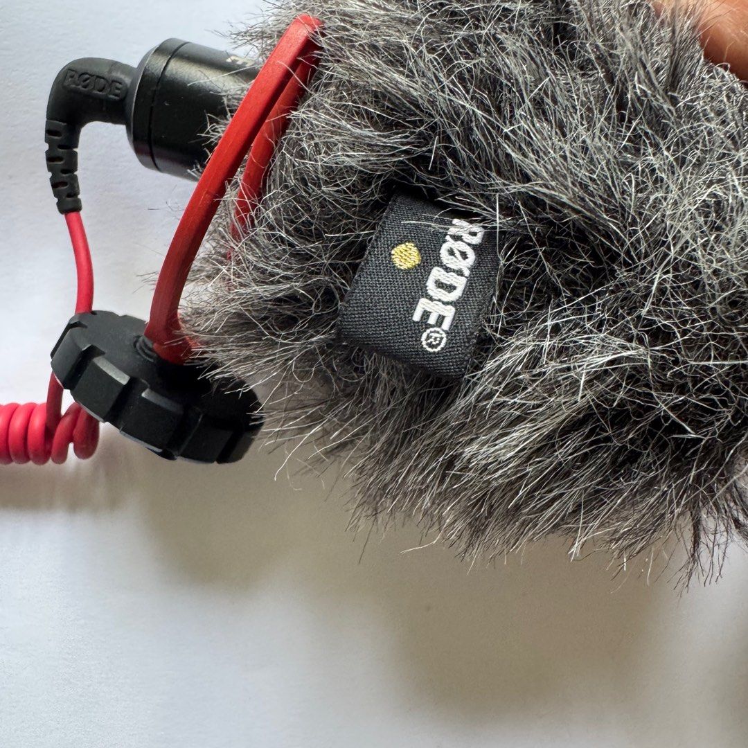 🎤 Rode VideoMicro Compact On-Camera Microphone — Complete Set (With Cable + Windscreen) (Category: Microphones) located in Makati City. Submitted by igeovaaan (Listing ID 1376062216, Image 2). Description: Upgrade your audio game with the Rode VideoMicro — a compact, high-quality microphone perfect for vlogging, filmmaking, and content creation. This mic delivers crisp and clear sound and is incredibly easy to use — just plug and play, no batter