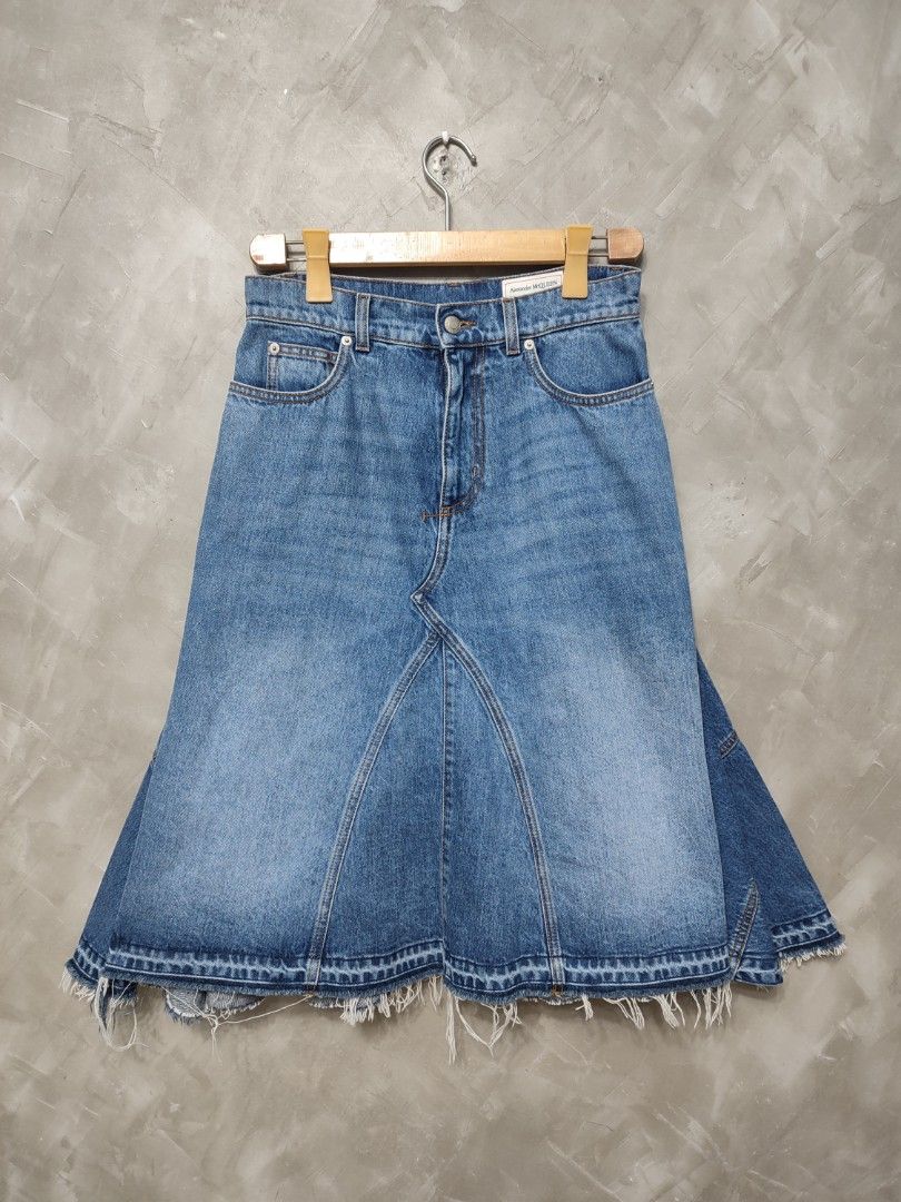 Alexander McQueen Asymmetrical Denin Skirt (Category: Luxury Apparel) located in Quezon City. Submitted by Vec.B (Listing ID 1376125758, Image 1). Description: 💥 LIKE NEW | CR 10/10 📏 Size 44 (W28-29" x L25-26") 📍Alexander McQueen Asymmetrical Denin Skirt 💯 Authentic piece ☺️.