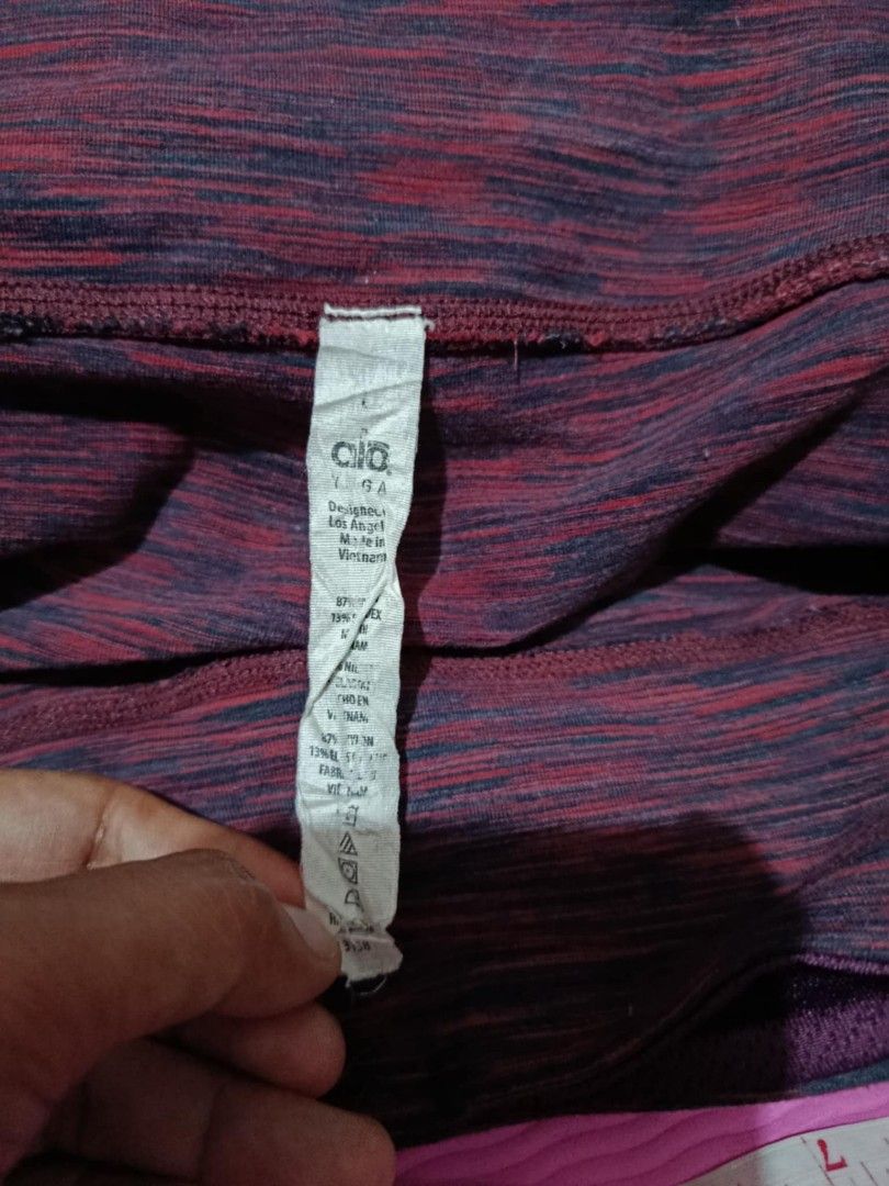 Alo old logo tokong leggings (Category: Activewear) located in San Pedro. Submitted by thriftersthrift (Listing ID 1376139384, Image 3). Description: Waistline 31-34 Length(inches) :24 Good condition Already wash Color rate : 9/10 🌵ALL ITEMS ARE FROM UKAY BALE SO MANAGE YOUR EXPECTATION 🌵 ASK SELLER FOR MORE INFORMATION COLOR MAY CHANGE TRU LIGHTING.