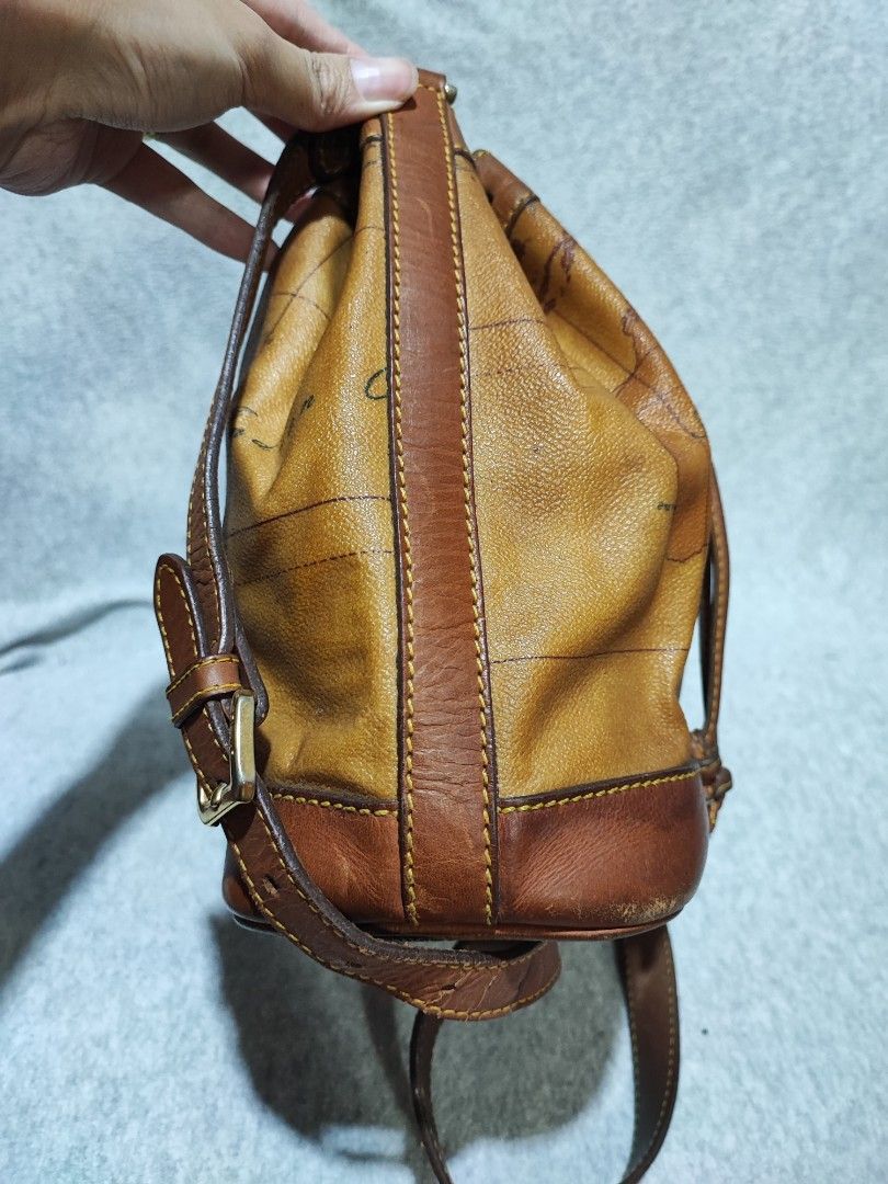Alviero Martini bucket bag (Category: Luxury Bags & Wallets) located in Baguio. Submitted by jayrgijc52758 (Listing ID 1376161837, Image 2). Description: Alviero Martini bucket bag Small size See all photos No damage naman 1k.