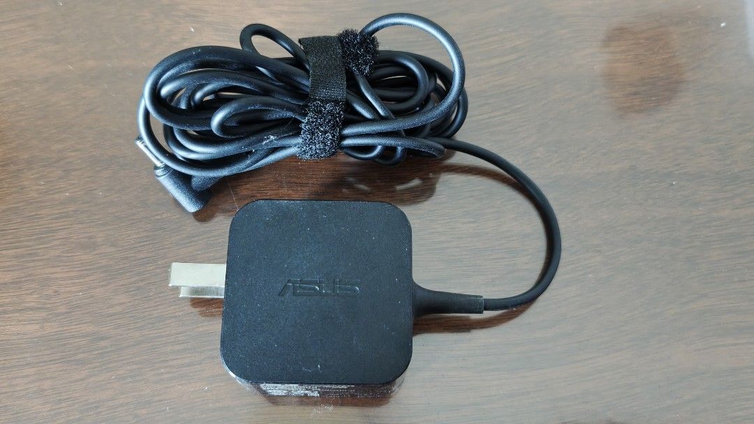 ASUS WiFi 6 Router RT-AX82U (Category: Networking) located in Singapore. Submitted by fashion.chic (Listing ID 1376068687, Image 3). Description: AX5400 Dual Band WiFi 6 (802.11ax) and 160MHz channels ASUS Aura RGB lighting efects ASUS AiMesh support IO ports include RJ45 Gigabits BaseT for WAN x 1, RJ45 Gigabits BaseT for LAN x 4 USB 3.2 Gen 1 x 1 Weight 740 g Dimensions 275.5 x 184.4 x 165 mm (WxDxH) ASUS estore price S$269.00 Item in good cond