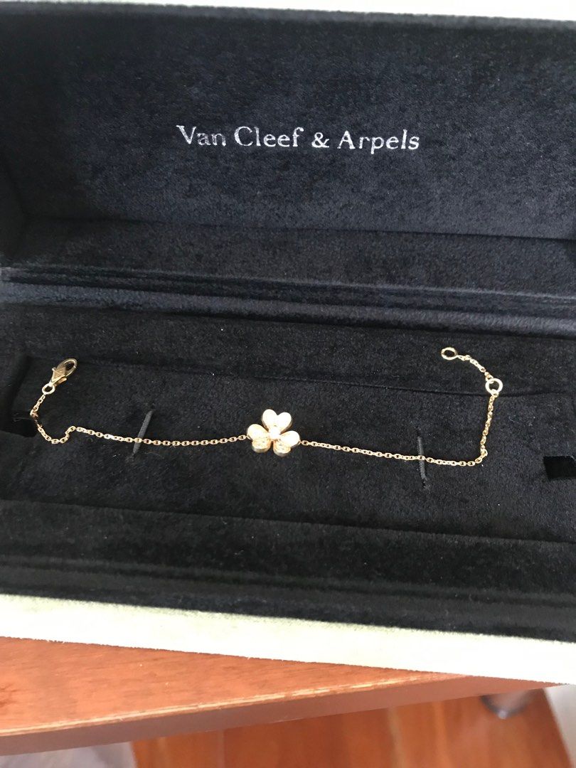 Auth Van cleef mini frivole diamond bracelet (Category: Luxury Accessories) located in Muntinlupa City. Submitted by shoebizzness (Listing ID 1376076347, Image 2). Description: Guaranteed 💯 authentic Rg 6.25 to 6.75 inches length 2.5 grams Complete assay marks ( last loop) No certificate only vca box Rfs: buying something new Pls do your research in buying preloved jewelry go to eBay usa 1stdibs etc so we don’t waste each other’s time. If you wa