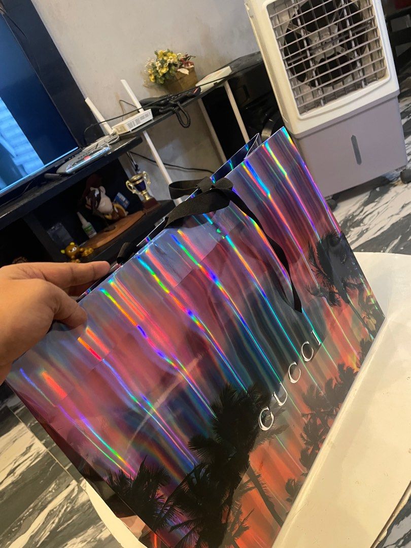 Authentic gucci paper bag xl (Category: Luxury Bags & Wallets) located in Cavite. Submitted by ohmie23 (Listing ID 1376178127, Image 3). Description: Authentic gucci paper bag xl Dimention 11 x 14.5 inch.