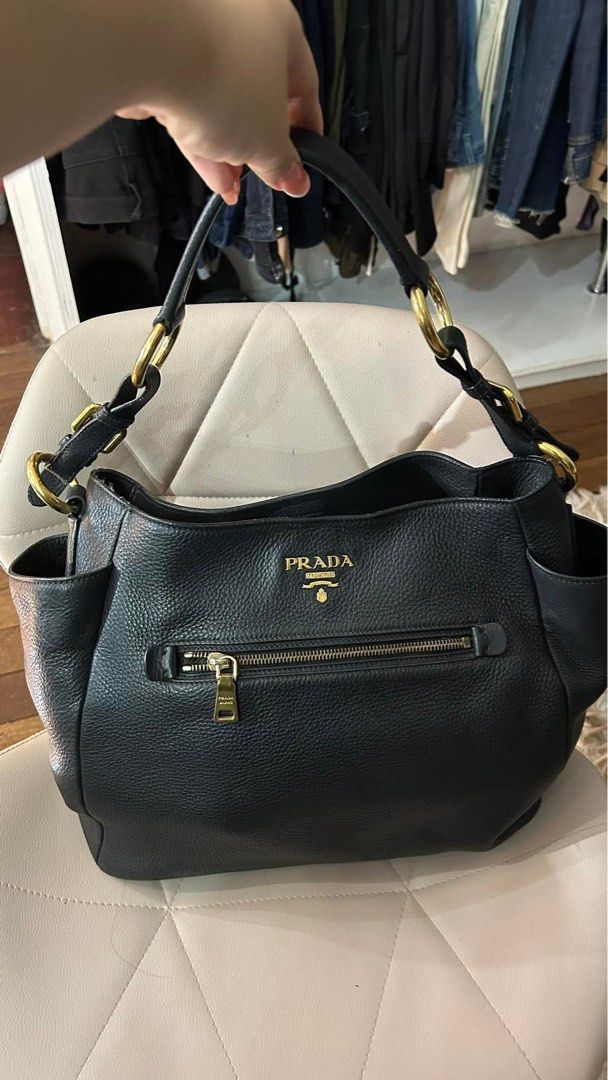 Authentic Prada Prada Black Vitello Daino Leather Front Zip Hobo (Category: Luxury Bags & Wallets) located in Taguig. Submitted by bnblopez (Listing ID 1376108815, Image 3). Description: Very good condition .