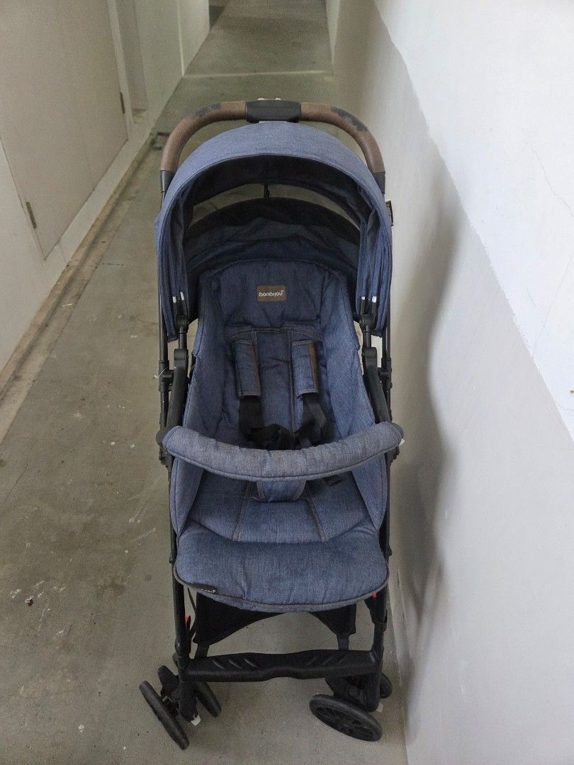 Blue colour Bonbijou Luxos brand children stroller Light Weight, One button (Category: Strollers) located in Singapore. Submitted by tracyspatec (Listing ID 1376144593, Image 1). Description: Good working condition ..
