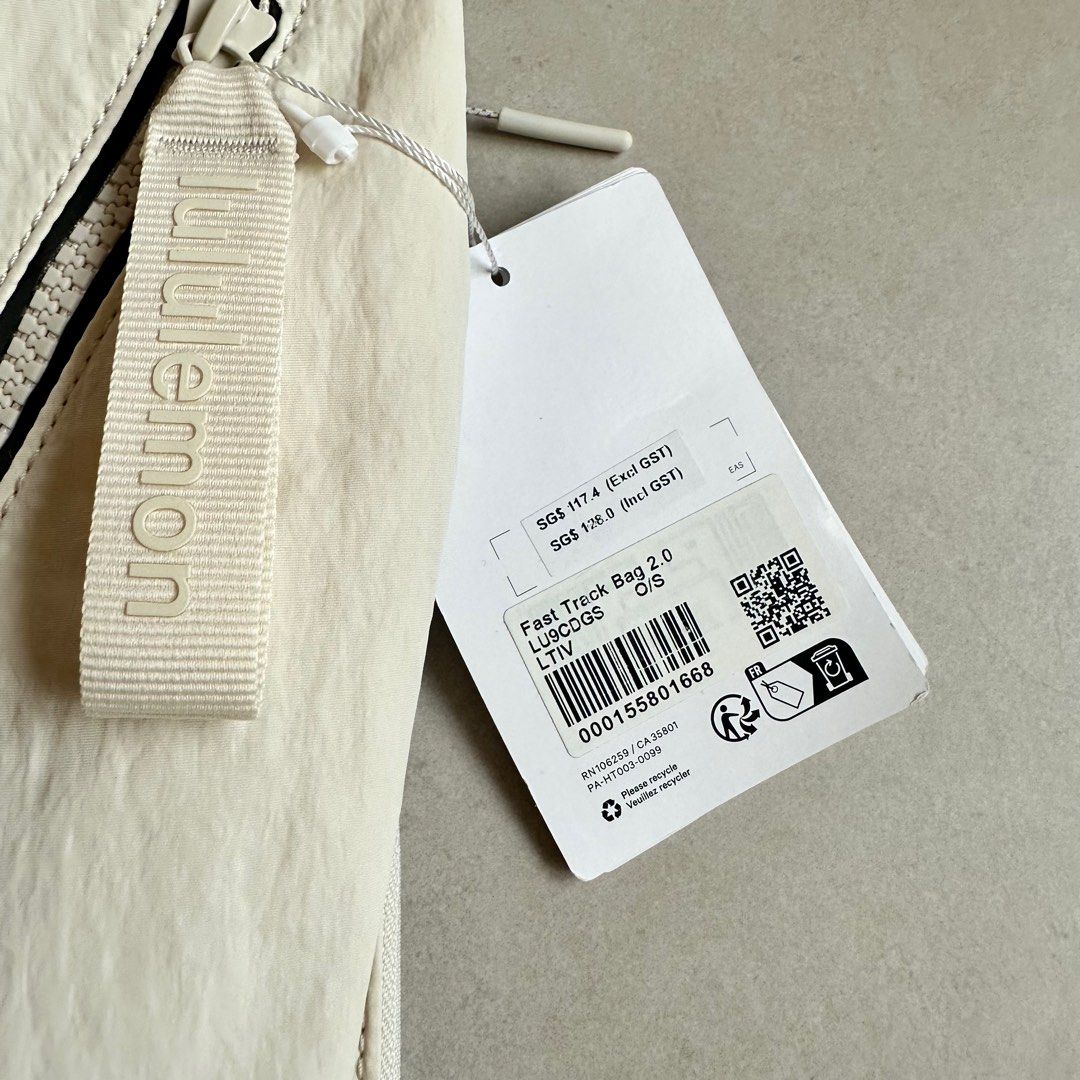 BNWT Lululemon Fast Track Bag 2.0 (Category: Cross-body Bags) located in Singapore. Submitted by littlesproutssg (Listing ID 1376212542, Image 2). Description: .