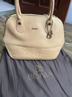 (Category: ) located in . Submitted by hanis_preloved (Listing ID 1376100828, Image 1). Description: .