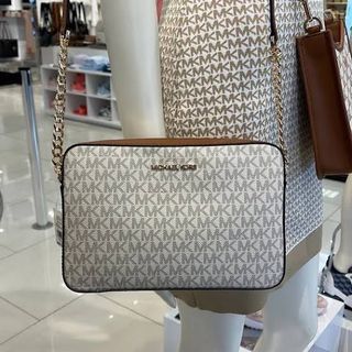 (Category: ) located in . Submitted by shopdropcapital (Listing ID 1376147750, Image 1). Description: .
