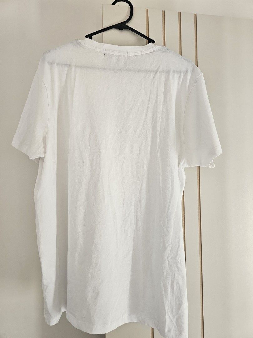 Brand new Roberto cavalli t shirt (Category: Men's Clothes) located in Sebastopol. Submitted by jabakukub03472 (Listing ID 1376211889, Image 2). Description: brand new without tag roberto cavalli t shirt.