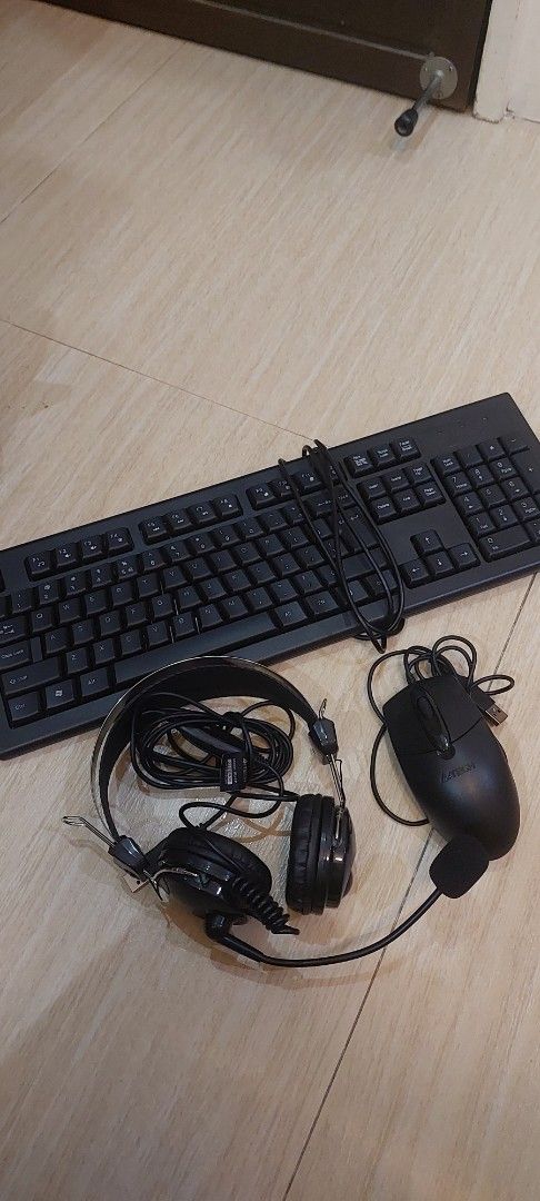 BUNDLE A4TECH KEYBOARD MOUSE HEADSET W MIC (Category: Computer Parts) located in San Fernando. Submitted by justineso18930 (Listing ID 1376047584, Image 1). Description: BOUGHT SET FOR 1300 ALMOST BRAND NEW USED FOR 3 MOS NO ISSUES GOOD FOR WORK FROM HOME AND GAMING!!! BUNDLE ONLY.
