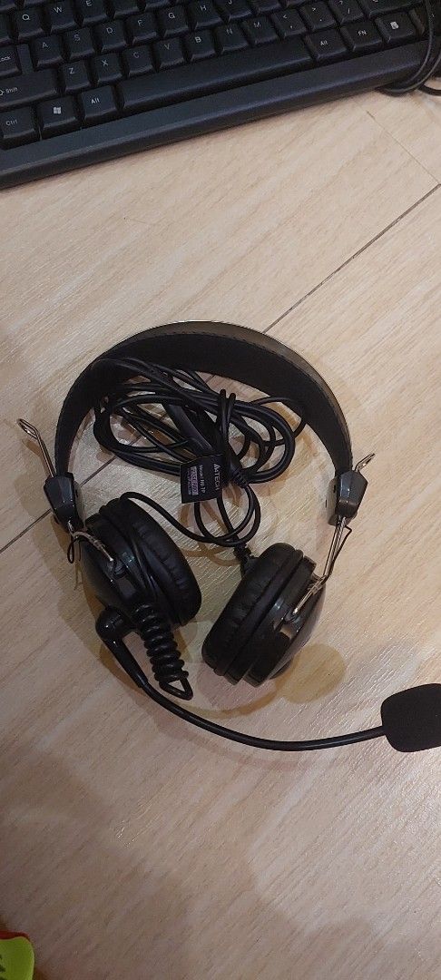 BUNDLE A4TECH KEYBOARD MOUSE HEADSET W MIC (Category: Computer Parts) located in San Fernando. Submitted by justineso18930 (Listing ID 1376047584, Image 2). Description: BOUGHT SET FOR 1300 ALMOST BRAND NEW USED FOR 3 MOS NO ISSUES GOOD FOR WORK FROM HOME AND GAMING!!! BUNDLE ONLY.