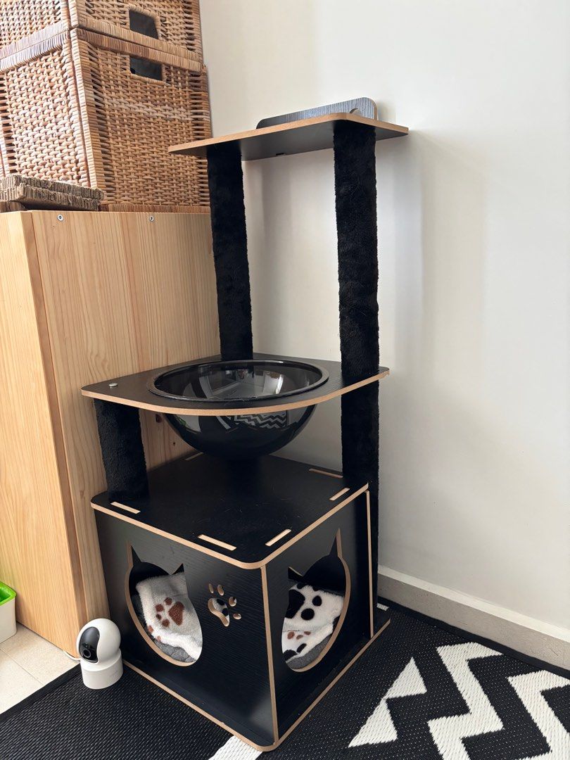 Cat Tower Tree (Category: Homes & Other Pet Accessories) located in Singapore. Submitted by jenny32_ (Listing ID 1376036551, Image 3). Description: Selling because it’s too small for my cat. And he barely played with it. I didn’t install the top pieces but still have them. Self pick-up from Bukit Merah. Delivery at buyer’s own cost. .