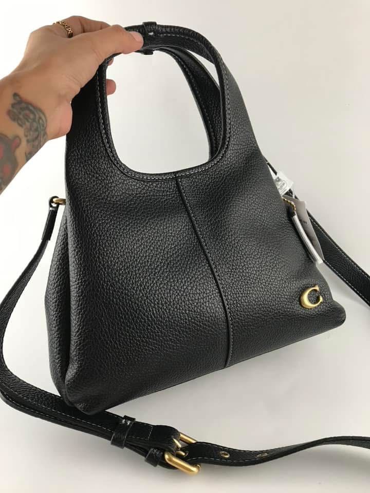 CCH LANA SHOULDER BAG BLACK (Category: Shoulder Bags) located in Manila. Submitted by Aki.s_Cart (Listing ID 1376041882, Image 2). Description: CCH Lana Shoulder Bag 22.5cm (L) x 31.5cm (H) x 13.5cm (W) P2,400.