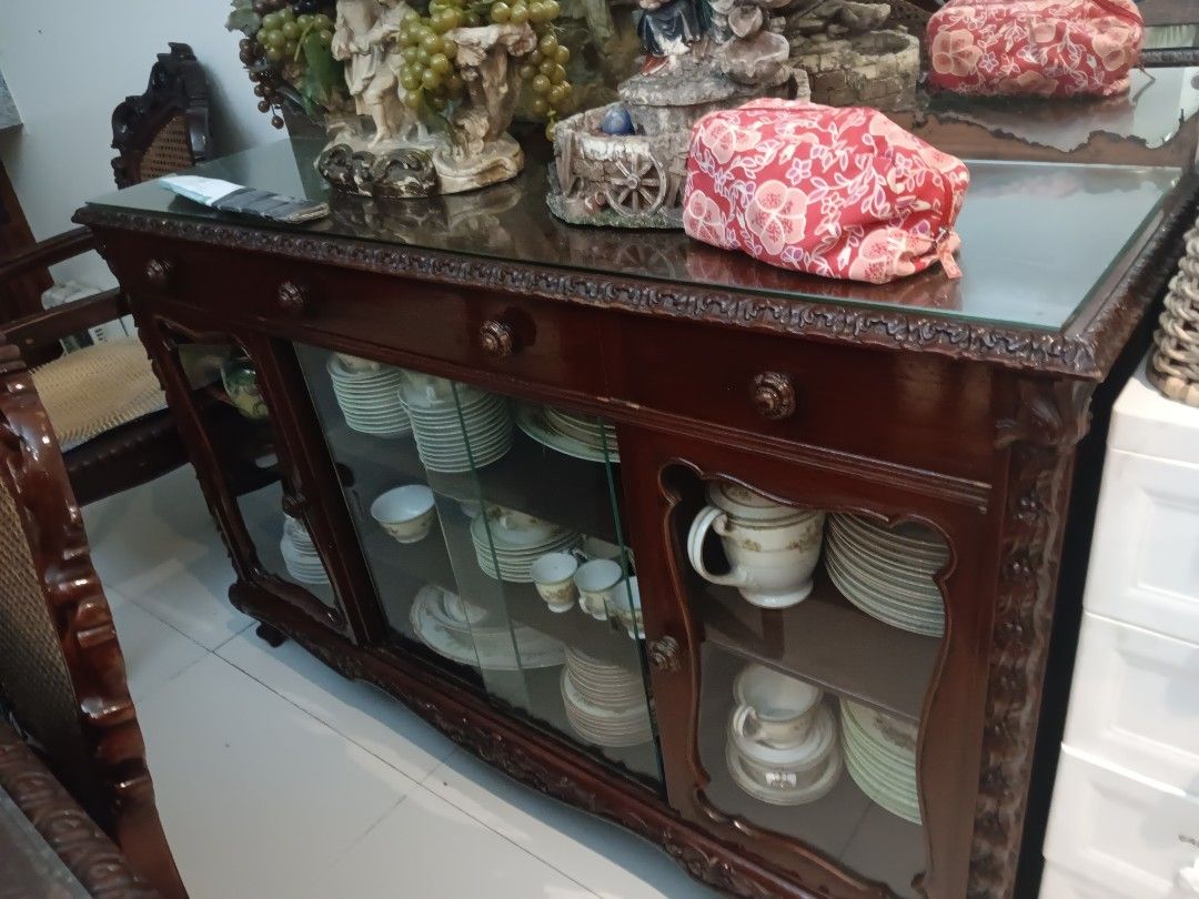 China Buffet Table (Category: Tables & Sets) located in Las Pinas. Submitted by jesus1smysavi0r (Listing ID 1376168834, Image 2). Description: Vintage Buffet Table and cabinet. Mirror is INCLUDED. Contents are NOT included.