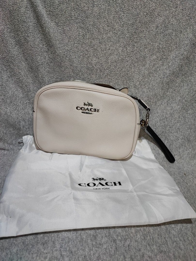 Coach Jamie Camera bag Rivet (Category: Luxury Bags & Wallets) located in Baguio. Submitted by jayrgijc52758 (Listing ID 1376163936, Image 2). Description: Coach Jamie Camera bag Rivet New Direct from coach outlet store din ito Never nagamit 15k din yarn Selling for only 8k.