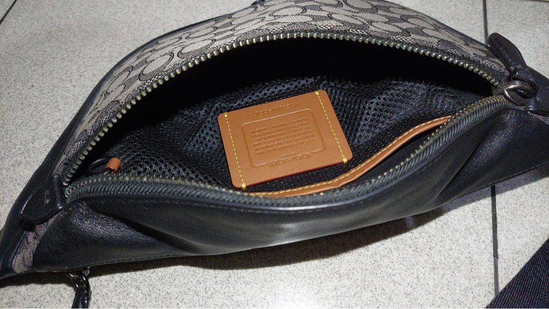 COACH Warren Belt Bag Black (Category: Bags & Wallets) located in Singapore. Submitted by sunnyyflowery (Listing ID 1376173918, Image 3). Description: SIZE: 15" (W) x 6 1/2" (H) x 3" (D) 38 cm (W) x 16.5 cm (H) x 7.5 cm (D) - Brand new, received as a gift and unused. - color: black .
