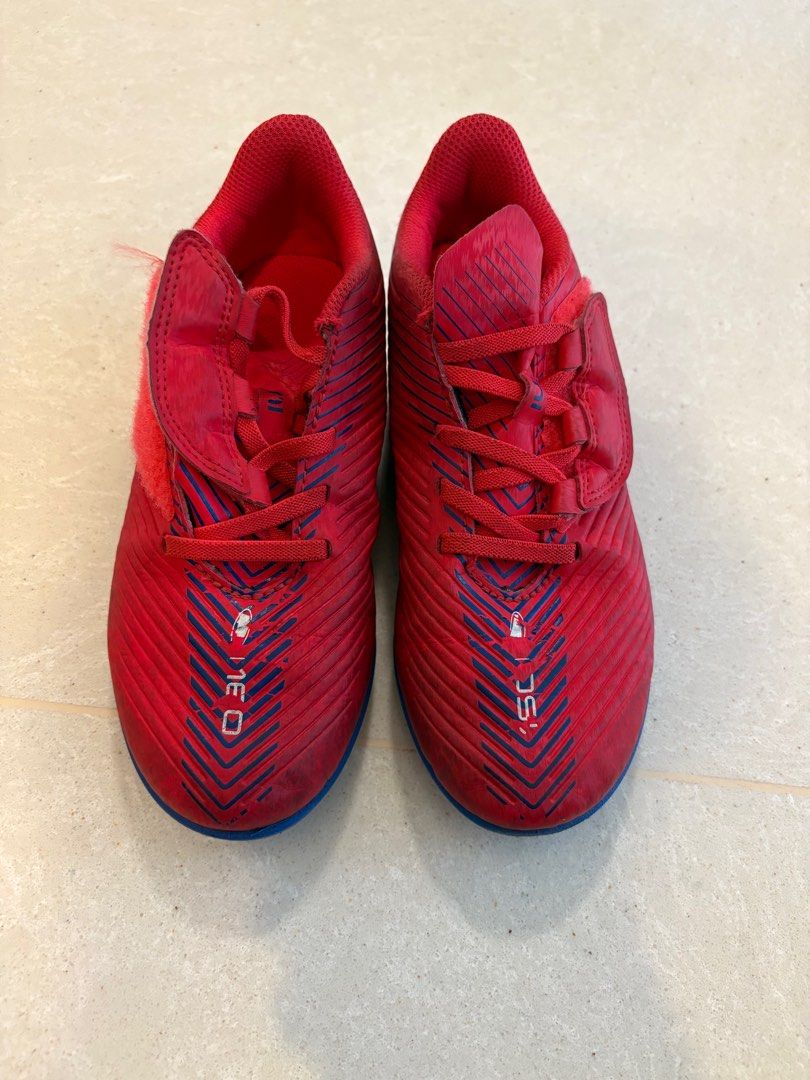 Decathlon soccer shoes (Category: Babies & Kids Fashion) located in Singapore. Submitted by woobeedoo (Listing ID 1376130721, Image 1). Description: Size 33. To secure please send me $2 via paylah and I will send it back to you when you pick up the shoes. Sorry - too many requests to reserve who don’t turn up..