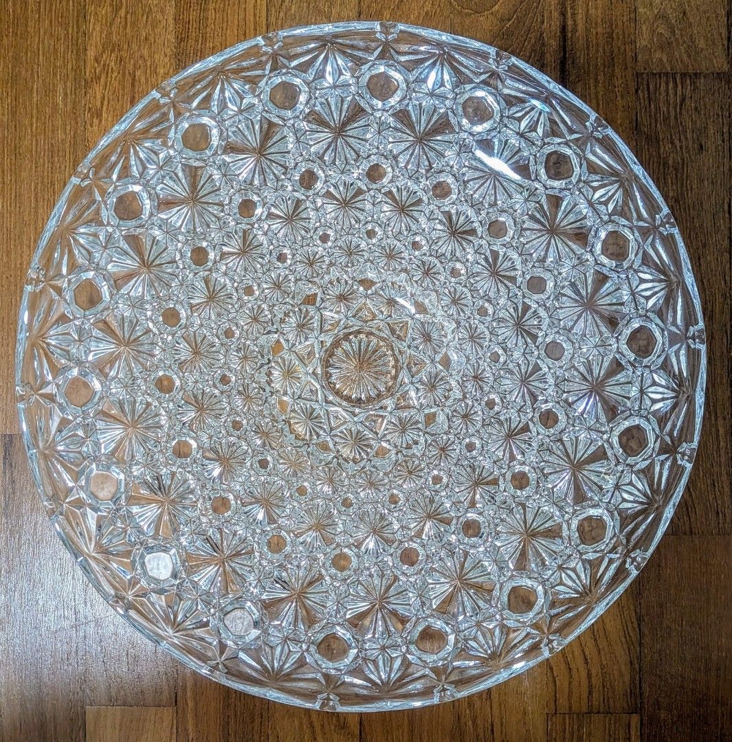 Decorative glass bowl
