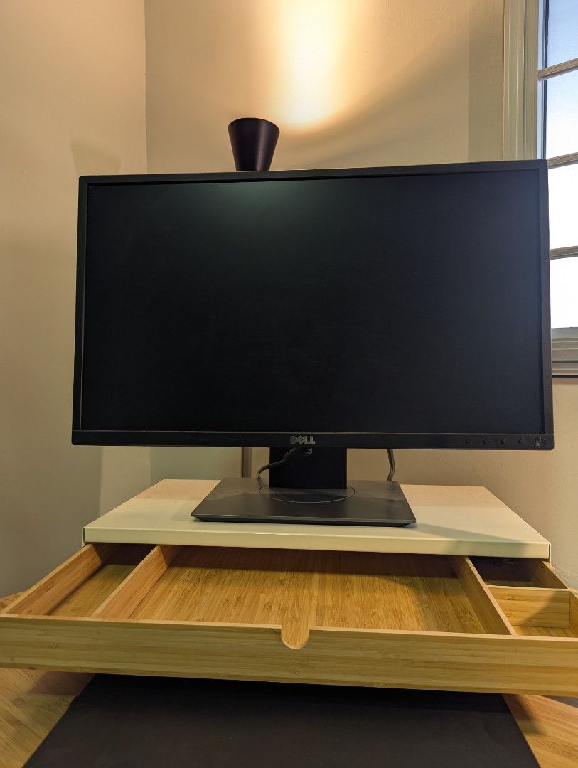 Dell 24" monitor62863060044546111