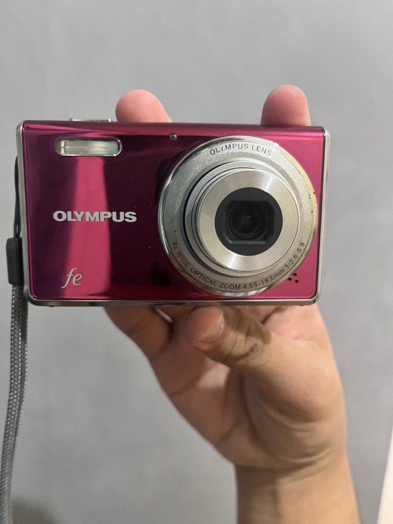 DIGITAL CAMERA: OLYMPUS FE 4000 DIGICAM (Category: Cameras) located in Manila. Submitted by rgtss005 (Listing ID 1376064349, Image 2). Description: Olympus fe 4000 in Hot Pink🍒 12 Megapixels 4x Optical Zoom 2.7” LCD Display Flash, Zoom, and Buttons - All working - Body Cosmetics 9/10 - Free charger, pouch, and lanyard • No Issues pero need nyo lang bilhan ng xd card kasi 32mb lang yung kasama nya ₱4,999 Sony Cybershot T77🩶 10.1 Megapixels Touch