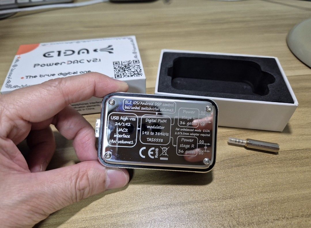 E1DA Power DAC v2.1 (Category: Portable Audio Accessories) located in Singapore. Submitted by tchun4321 (Listing ID 1376077411, Image 2). Description: This is powerful headphone DAC Amp that gives a pleasant sound. Able to perform frequency tuning via the HPToy app. It is in excellent condition..