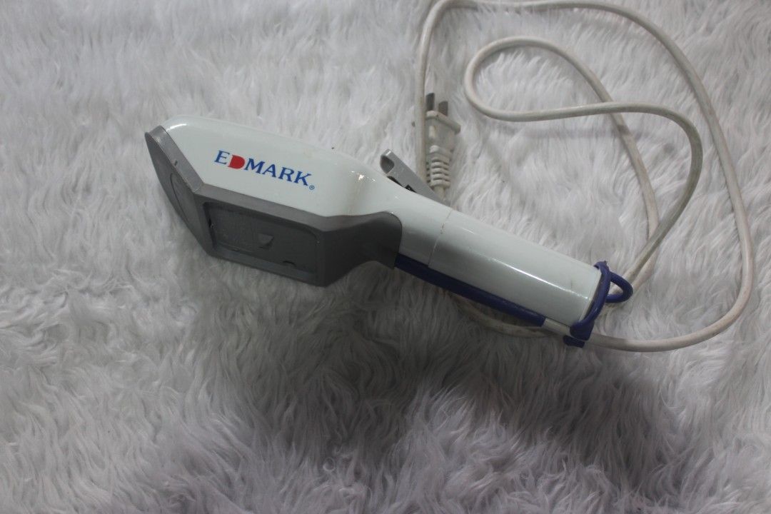 Edmark Handheld steamer for clothes (Category: Irons & Steamers) located in Quezon City. Submitted by zmmpreloved (Listing ID 1376212885, Image 1). Description: .