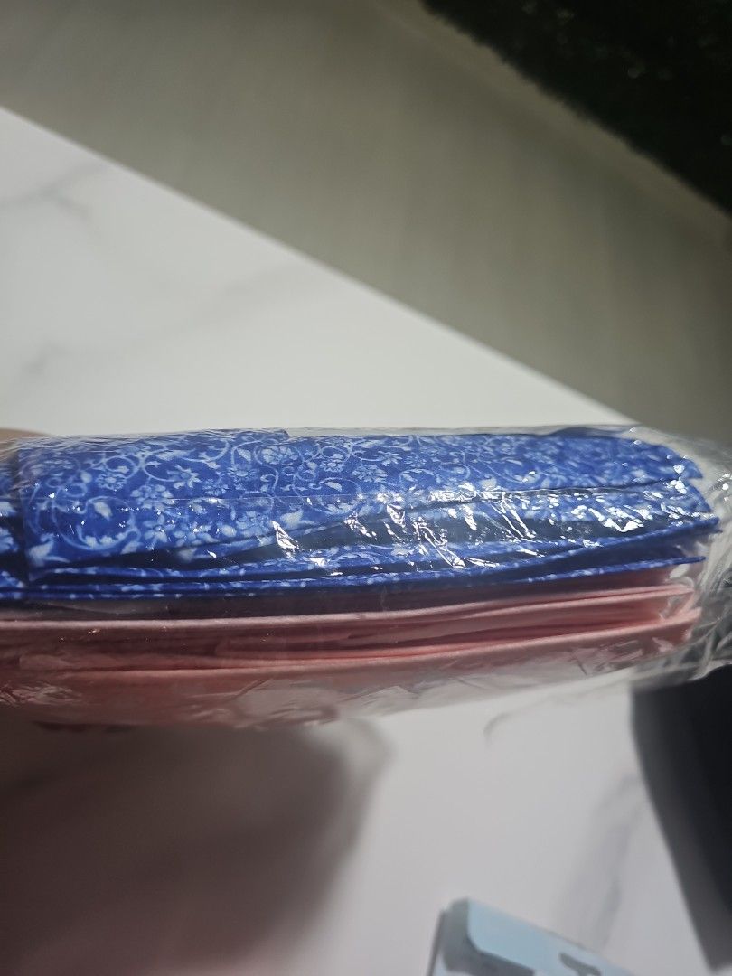 Face Mask (Category: Face Masks & Face Shields) located in Singapore. Submitted by chidashco (Listing ID 1376142593, Image 3). Description: kept for more than 3 years. not for fussies. fcfs. state ur collection date/time..
