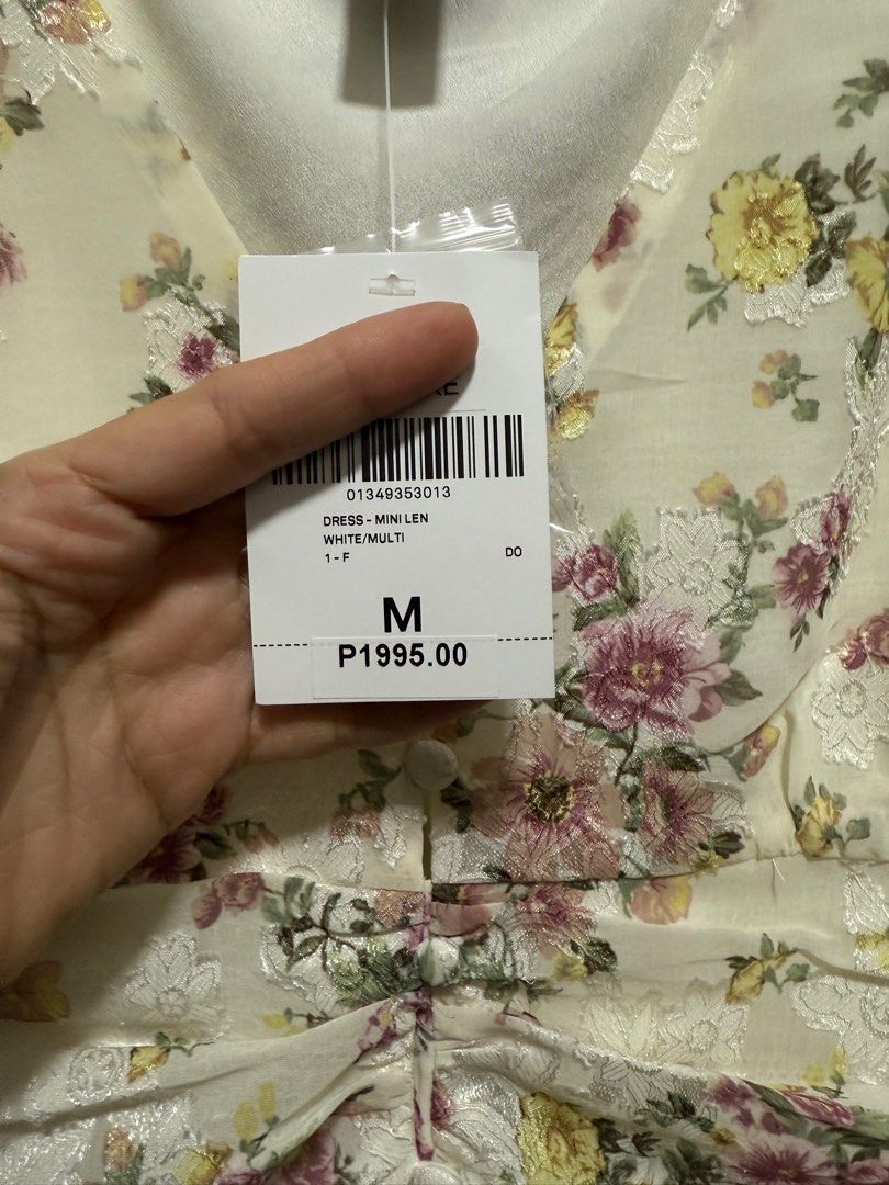 Floral party dress (Category: Dresses) located in Angeles City. Submitted by lcm19 (Listing ID 1376194258, Image 2). Description: Can fit small to medium size.