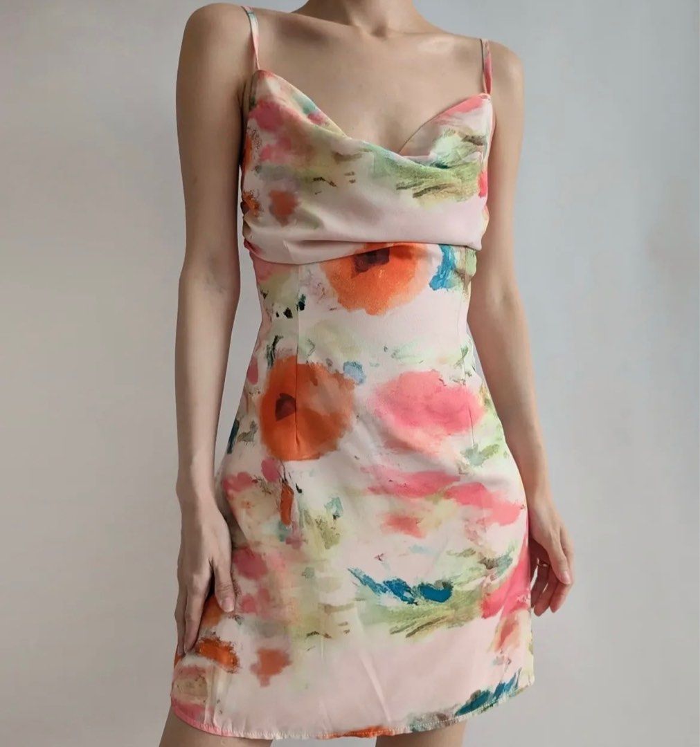 Floral Print Dress (Category: Dresses) located in Taguig. Submitted by quin21 (Listing ID 1376147488, Image 2). Description: Size: SMALL Bust: 34” Waist: 27” Length: 31”.