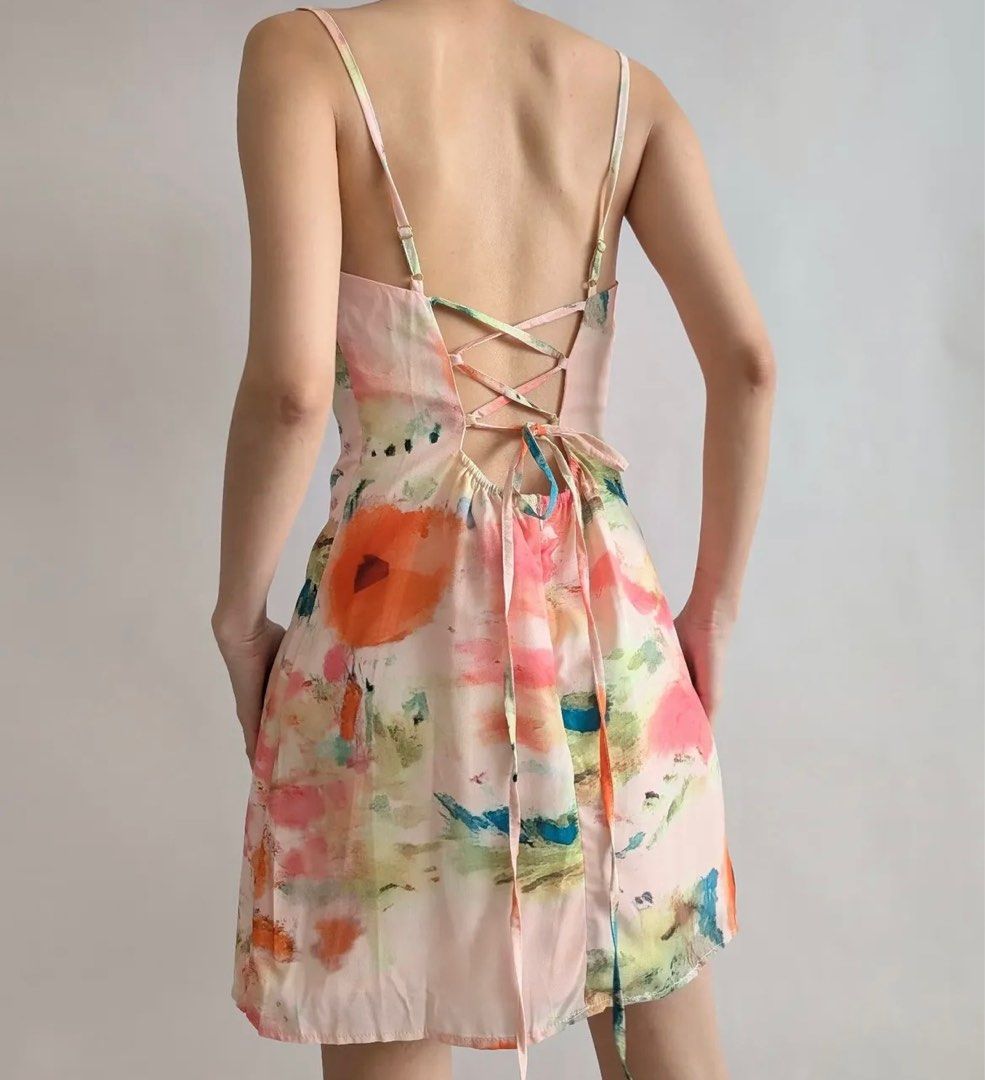 Floral Print Dress (Category: Dresses) located in Taguig. Submitted by quin21 (Listing ID 1376147488, Image 3). Description: Size: SMALL Bust: 34” Waist: 27” Length: 31”.