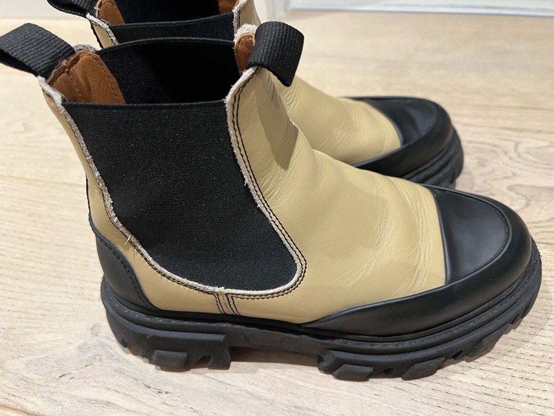 Ganni Chelsea boots (Category: Women's Shoes) located in Southbank. Submitted by kirkir (Listing ID 1376127660, Image 1). Description: Good condition.