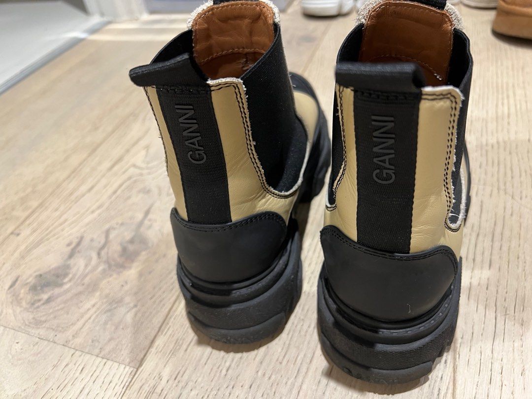 Ganni Chelsea boots (Category: Women's Shoes) located in Southbank. Submitted by kirkir (Listing ID 1376127660, Image 2). Description: Good condition.