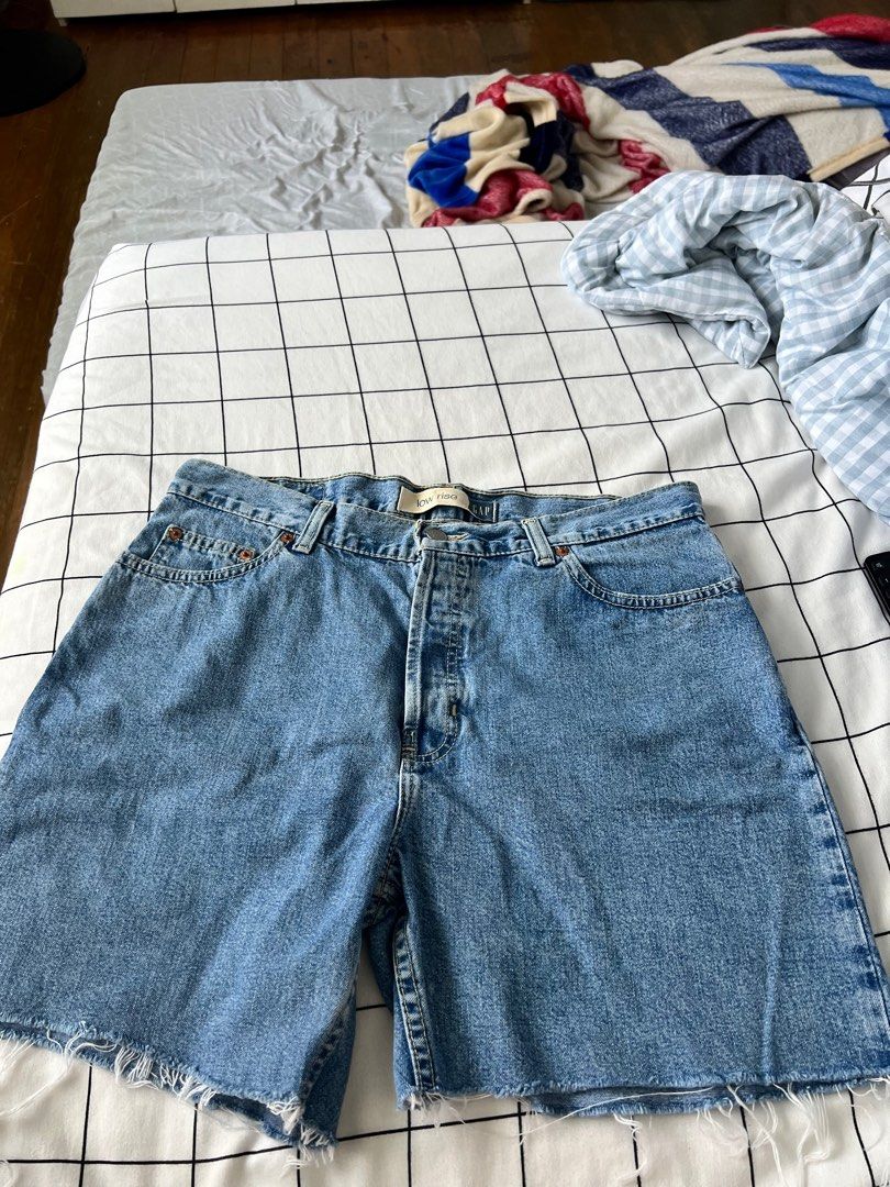 gap short (Category: Shorts) located in Quezon City. Submitted by ayan27 (Listing ID 1376029152, Image 3). Description: size 33 di narin kasya skin.