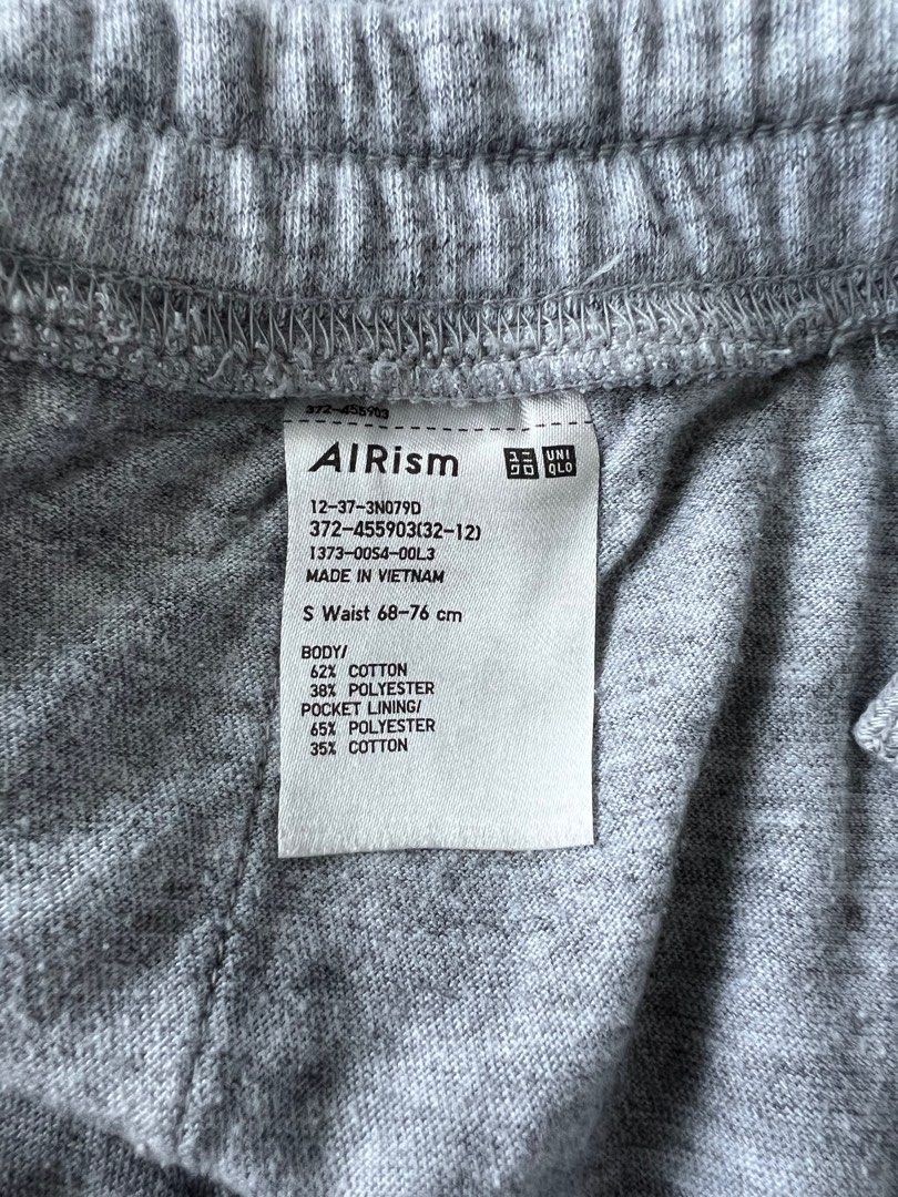 gra short uniqlo bagong bago (Category: Shorts) located in Quezon City. Submitted by ayan27 (Listing ID 1376029549, Image 1). Description: small gray bagong bago pa po kinaliitan.