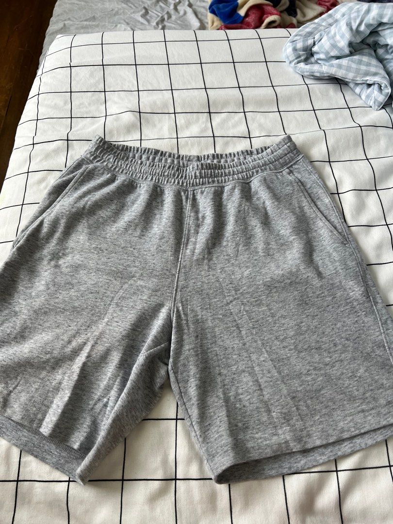 gra short uniqlo bagong bago (Category: Shorts) located in Quezon City. Submitted by ayan27 (Listing ID 1376029549, Image 3). Description: small gray bagong bago pa po kinaliitan.