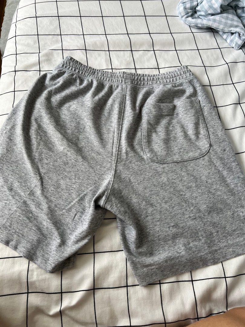 gra short uniqlo bagong bago (Category: Shorts) located in Quezon City. Submitted by ayan27 (Listing ID 1376029549, Image 2). Description: small gray bagong bago pa po kinaliitan.