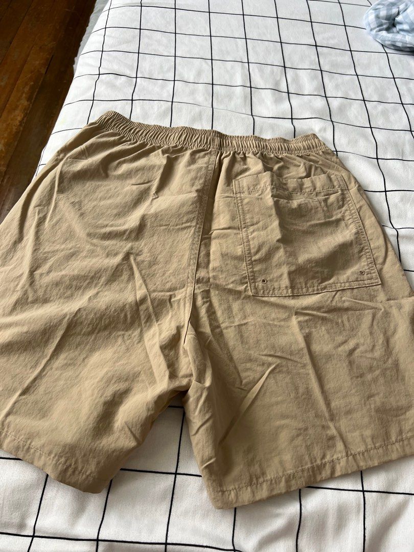 gu small (Category: Shorts) located in Quezon City. Submitted by ayan27 (Listing ID 1376028416, Image 3). Description: bago pa po dko nagamit tumaba po ako.