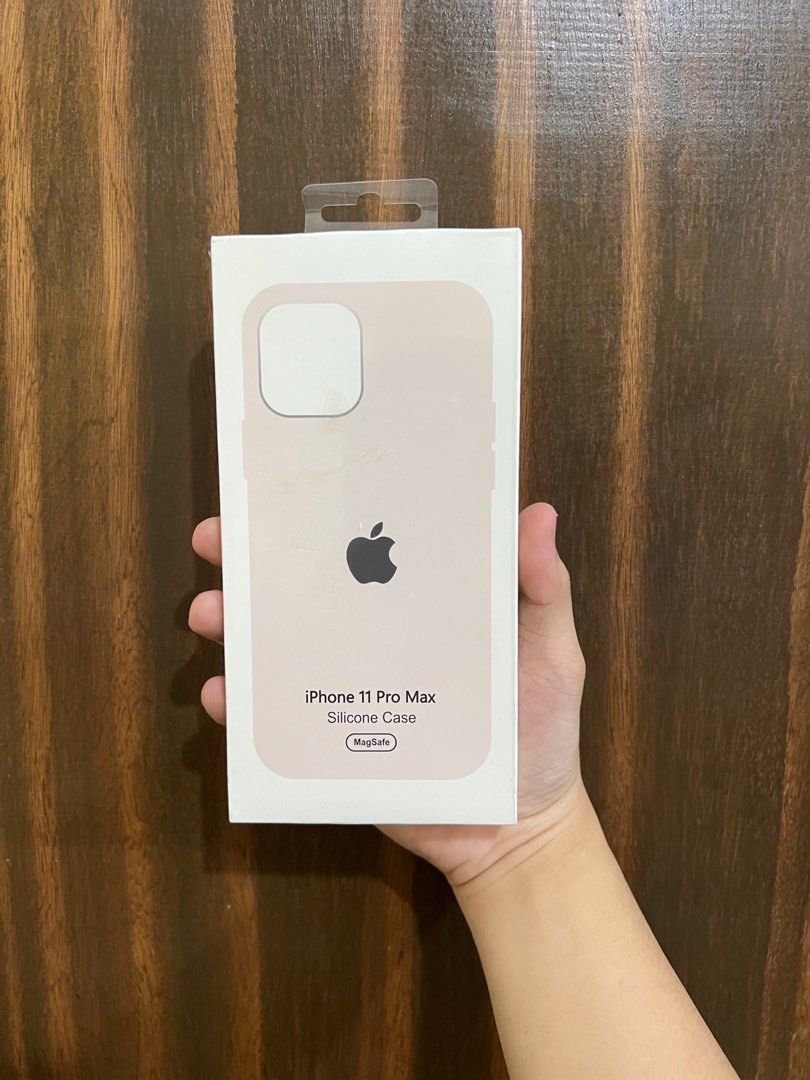 iPhone 11 Promax Magsafe Silicone Case (Category: Cases & Sleeves) located in Manila. Submitted by ceeyashop (Listing ID 1376217113, Image 2). Description: Pm me, Available on hand [ Other colors are also available ] Lalamove,Grab,J&T COD will do!.