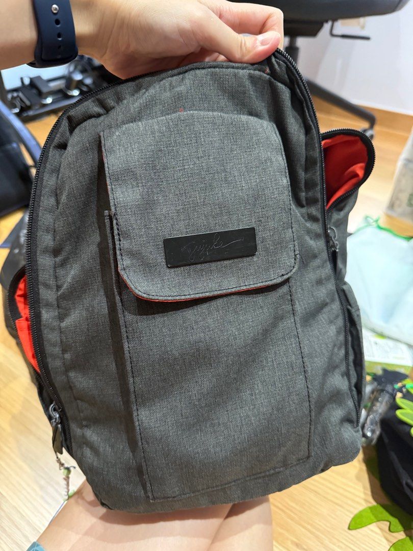 Jujube Bagpack (Category: Diaper Bags & Wetbags) located in Singapore. Submitted by my.littlehuman (Listing ID 1376059031, Image 1). Description: Condition 8/10. Not using anymore. Price nego.