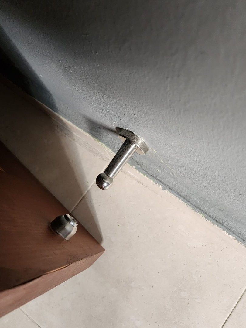 Laundry hangers (Category: Clothes Drying Rack) located in Singapore. Submitted by aa_handyman (Listing ID 1376166323, Image 3). Description: drilling work chat with me.