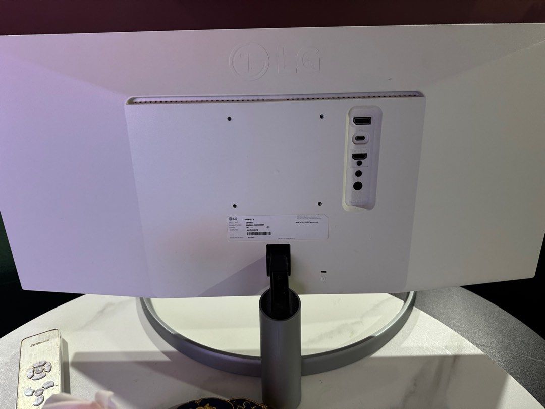 LG UltraWide™ Full HD IPS 29-Inch Display Monitor (29WQ600-W) (Category: Monitor Screens) located in Singapore. Submitted by _ghostrider_96 (Listing ID 1376025856, Image 2). Description: UltraWide™ Full HD (2560x1080) screen. With 33% more onscreen space in width than the FHD resolution (1920x1080) display, you can multitask effectively without shifting through programs. It is as good as brand new. Very well maintained..